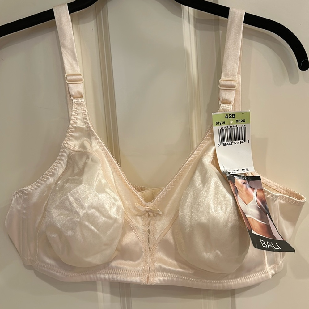 NWT Bali Bra. Size 42B. Cream color